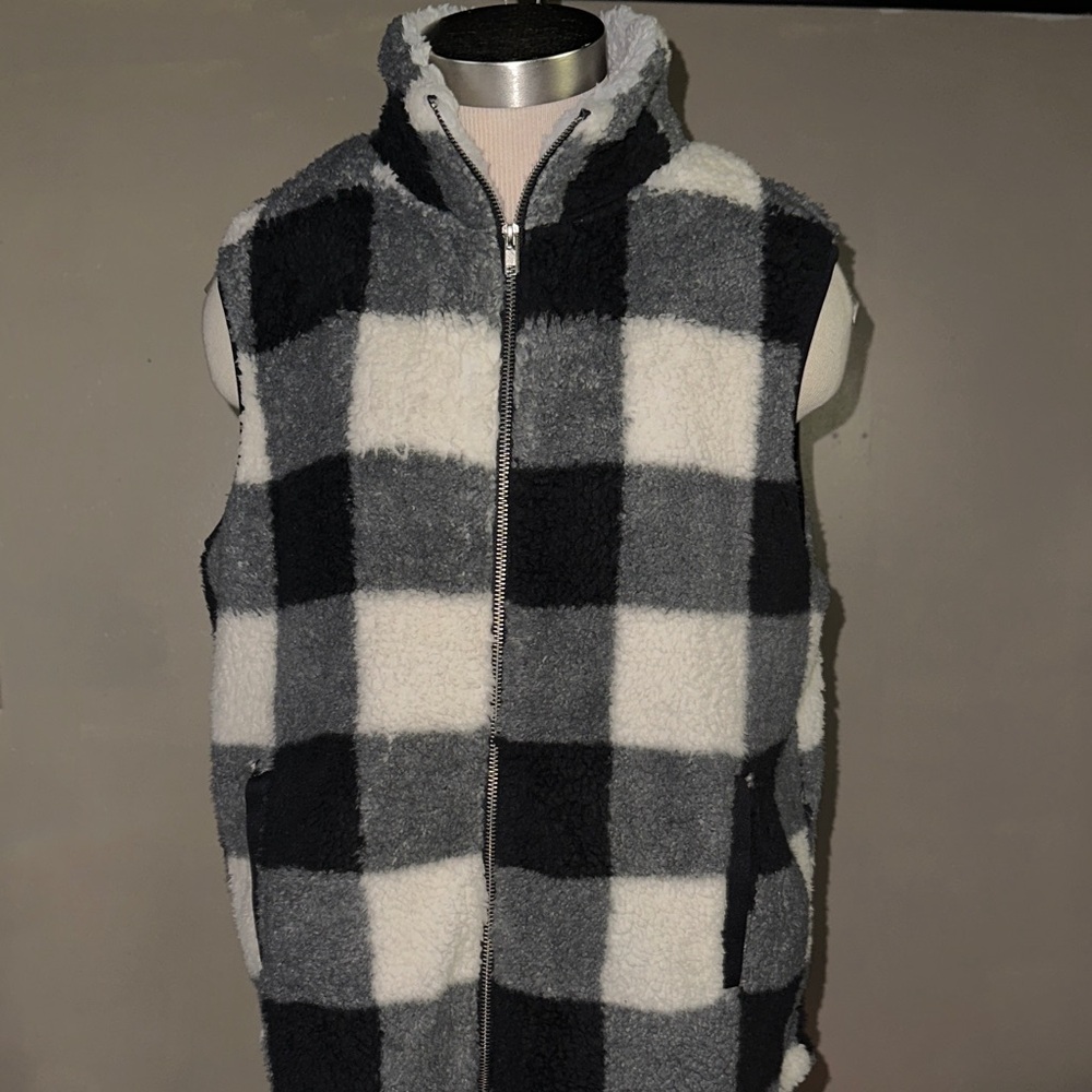 Cozy Black and White Checkered Fleece Vest